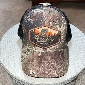 Bass Pro hunters hat. NWT